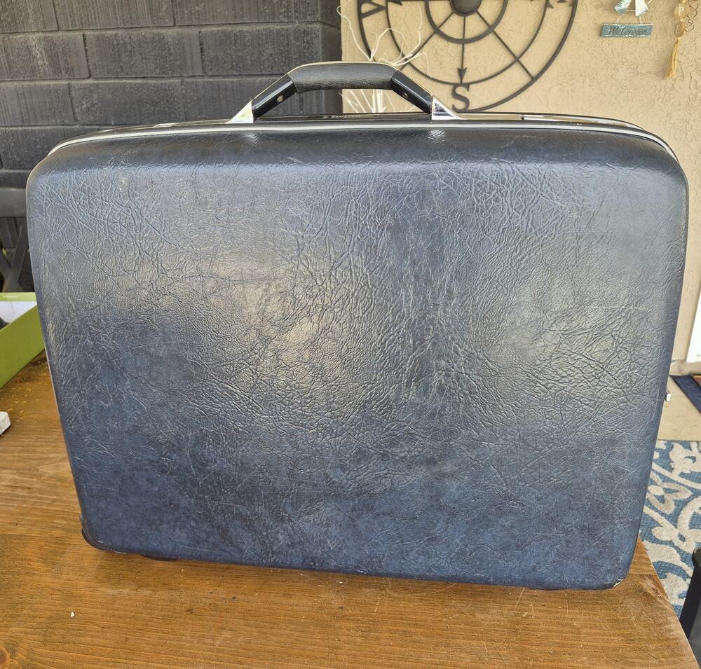 Vintage Blue Samsonite Silhoutte Luggage Suitcase Hard Shell 26x21x8 With Wheels
